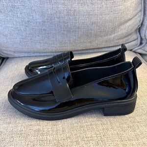 Women’s Japanese-style black loafer shoes
